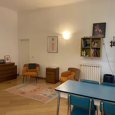 Al Cortile - In The Courtyard: Large Studio In The Heart Of Como Côme